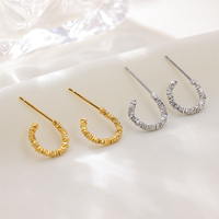 Vente en gros de bijoux en argent sterling 925 couleur unie Chic Punk C forme boucle d'oreille meilleur prix pour les femmes