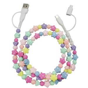 Cuentas acrílicas al por mayor con agujero grande, diseño de estrella y corazón, accesorios de moda DIY para teléfono, cargador de colores arcoíris en Tipo-C - Product Image 1