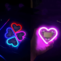 Lampe décorative pour fenêtre triangulaire arrière de voiture EY, lumière ambiante LED néon multicolore en forme de cœur, 24V, charge solaire sans fil