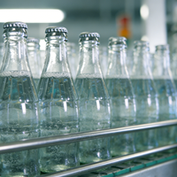 Machine de remplissage et d'embouteillage automatique de boissons gazeuses (CSD) en bouteilles de verre de 250 ml et 500 ml, capacité de 4000 à 20000 BPH, prix usine avec certification CE