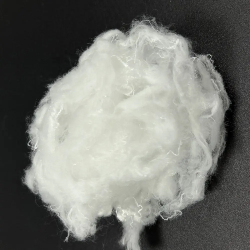 Fibre brillante et semi-terne en nylon 6 mélangée avec du coton et de la laine