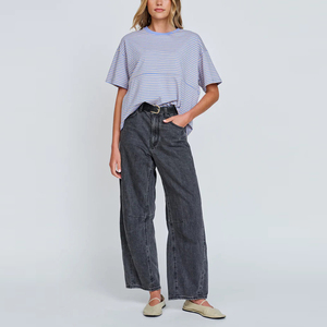 T-shirt da allattamento personalizzabile da donna, riciclabile, con spalle scese, oversize, a righe, in cotone rilassato, con logo personalizzato, per maternità - Product Image 4