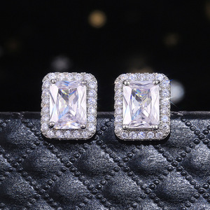 Orecchini a Perno Quadrati per Donne, Stile Elegante e Scintillante, Accessorio Moda per Orecchie - Product Image 3