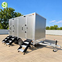 Remorque toilettes portables multi-emplacements Goeasy avec système entièrement canalisé pour la location événementielle (mariages et événements d'entreprise)