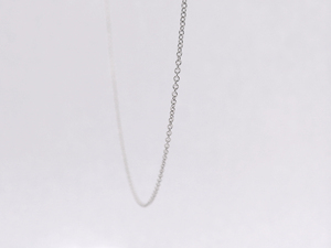 Delicadas Cadenas de Collar Pequeñas de Plata de Ley 950 con Glifos Entrelazados y Patrones Brillantes, Accesorio Minimalista Unisex para el Campus - Product Image 1