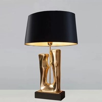 Lampe de lecture décorative moderne pour hôtel, lampe de table en résine et tissu avec finition or et noir
