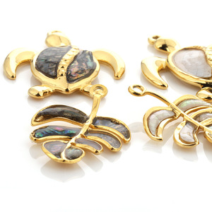 Pendentif en forme de feuille de tortue en coquillage naturel, plaqué en acier inoxydable, pour la fabrication de colliers, formes mixtes H1511 - Product Image 1