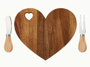 Set di Taglieri per Formaggi a Forma di Cuore in Bambù e Legno di Acacia con Coltelli, Riutilizzabile e Sostenibile, Spessore 1 cm - Product Image 2