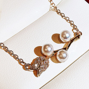 Collana con Ciondolo Stile Perla Rosa per Donne, Catena con Charm Floreale, Gioielli alla Moda per Uso Quotidiano, Regalo - Product Image 2