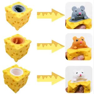 Venta al por mayor: Juguete antiestrés de apretar con diseño de taza de ardilla mágica, ratón lindo y taza de queso - Product Image 4
