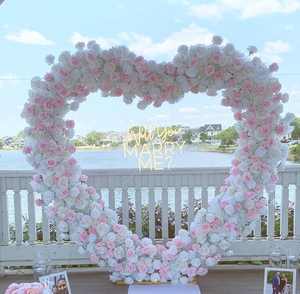 مصنوع يدويًا وردي وقلب وردي وقلب قوس زهور على شكل قلب خلفية زهور قوس زفاف لعيد الحب - Product Image 3