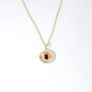 Elegante Collar de Granate en Capas con Piedra de Nacimiento, Colgante de Granate Rojo Corte Esmeralda en Oro Sólido con Halo de Diamantes, Joyería Minimalista - Product Image 5