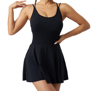 Robe de sport de tennis pour femmes, douce, extensible, à séchage rapide, confortable, sans couture, avec short intégré - Product Image 3