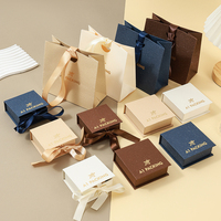 Collection de boîtes à bijoux Becan avec étuis multicolores, fermeture à ruban, insert enveloppe et logo personnalisé - Emballage pour bijoux
