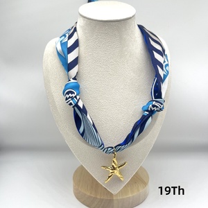Collana girocollo da donna con cordoncino e stampa boho, fatta a mano con ciondolo a forma di sole, luna e stella marina in oro, gioiello alla moda per il collo - Product Image 6