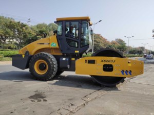 XS203J Heavy Duty Road <strong>Roller</strong> 1.9 0.95mm Amplitude for Gravel <strong>Soil</strong> <strong>Compaction</strong> Optional Lubrication Kit - Product Image 3