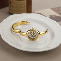 Montre-bracelet de luxe pour femme avec cadran léopard, montre à quartz ovale dorée de haute qualité pour femme, design de niche, vente en gros