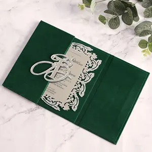 Venta caliente de lujo de plata acrílico invita texto grabado verde oscuro Folio terciopelo Tapa dura tarjetas de invitación de boda