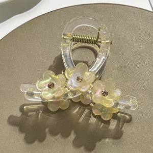 กิ๊บติดผมอะคริลิคประดับเพชรหรูหรา ดีไซน์ลายดอกไม้ กันลื่น ขนาดกลาง สำหรับผมบาง เหมาะสำหรับงานแต่งงานและใช้ในชีวิตประจำวัน - Product Image 5