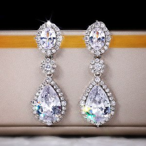 Eleganti Orecchini Pendenti a Goccia per Donne, Orecchini Scintillanti Versatili per Uso Quotidiano, Gioielli alla Moda - Product Image 1