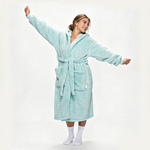 Accappatoio Invernale Oversize in Pile Eco-Friendly con Cappuccio, Lunghezza al Polpaccio, Stile Sherpa, con Coulisse, Unisex - Produzione ODM - Product Image 2