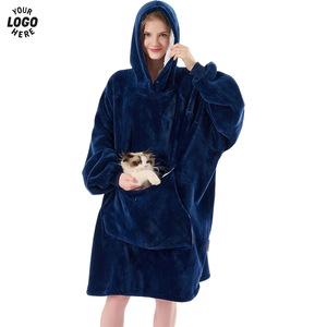 Manta portátil de color personalizado con capucha, capa de franela de invierno, ropa de dormir gruesa, bolsa cálida de manga larga con forro polar para mascotas - Product Image 1