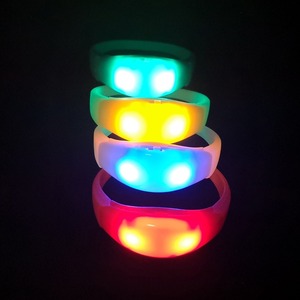 Pulsera LED Activada por Sonido y Música, Regalos Promocionales con Certificado CE para Fiestas y Bodas, Pedido Mínimo 100 Piezas - Product Image 5