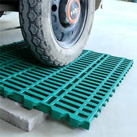 Plancher en plastique à lattes plates de haute qualité 70*70cm pour enclos à moutons, vente en gros pour les fermes avicoles et d'élevage