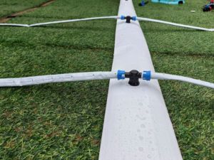 Tuyau d'irrigation agricole perforé préfabriqué, espacement optionnel, aucun perçage requis, tuyau principal d'irrigation goutte à goutte agricole en PE - Product Image 2