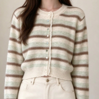 Cardigan en tricot pour femme, style vintage, à rayures horizontales, col rond, bordure à franges, boutons