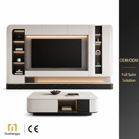 Meuble TV intégré au mur de style italien moderne et luxueux avec table basse assortie, système mural multimédia tout-en-un pour villa