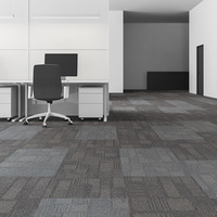 Wasserdichte Nylon-Teppichfliesen in quadratischer oder rechteckiger Form für Büros, PVC-Modulare 50*50cm oder Maßgefertigte Teppichfliesen