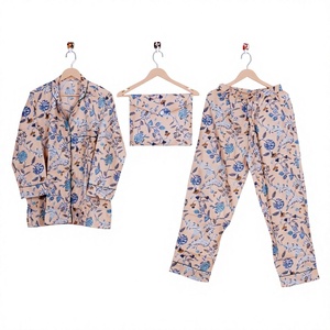 Ensemble de pyjama thermique élégant en coton imprimé floral coloré à la main pour femmes, vêtements de nuit décontractés à manches longues pour l'été - Product Image 1