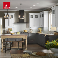 Armoire de cuisine Alland New Haven en érable Earl Grey et érable Sea Salt Boardwalk avec placard latéral haut, modèle Appaloosa