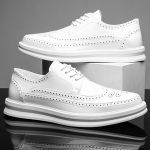 Chaussures habillées Oxford blanches pour hommes en cuir verni durable, à semelle épaisse, motif brogue, pointures 38-45, idéales pour mariage - Product Image 1