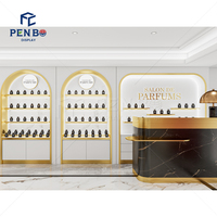 Design d'intérieur de boutique de parfums haut de gamme, vitrine de présentation de parfums en marbre et bois sur mesure, décoration murale pour boutique de cosmétiques
