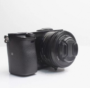 Cámara A6000 + kit 16-50mm usada — 24.3MP APS-C + AF de 179 puntos, en excelente estado, completamente funcional! - Product Image 1