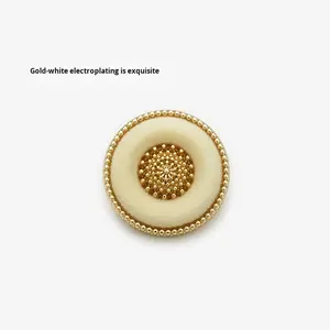 Botones Elegantes de Camelia de Terciopelo Blanco, Flor de Resina con Tallo Dorado para Traje de Tweed - Product Image 6