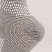 Chaussettes de compression de sport de course à pied en nylon respirant longues et colorées à haute élasticité