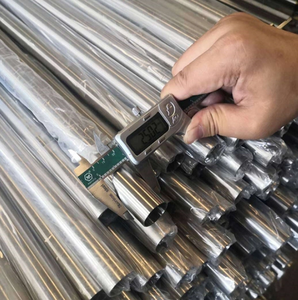 Tuyau inoxydable sans soudure soudé par cintrage JIS personnalisé 300 série 316/304 No.4 finition spécifications complètes coupe directe - Product Image 4