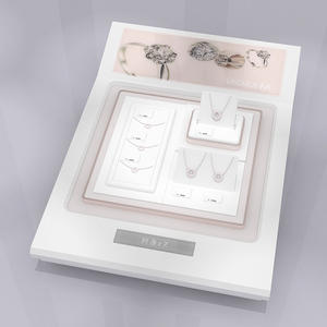 Vendita di gioielli di lusso da banco in pelle PU set espositivi per bracciale collana orecchino ciondoli anello - Product Image 2