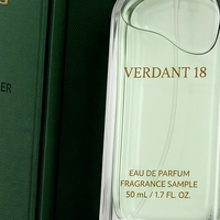 Boîte à parfum rigide de luxe personnalisée, style livre vert magnétique, ouverture latérale, emballage cosmétique écologique avec parfum personnalisé