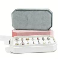 Boîte à bijoux rectangulaire de luxe en velours avec logo personnalisé et plateau de présentation multi-bagues pour boucles d'oreilles et bagues – Rangement haut de gamme