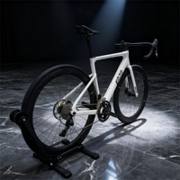 Vélo de route aérodynamique en fibre de carbone 700C, 24 vitesses, frein à disque hydraulique, jeu de roues en carbone de 50 mm, axe traversant, 5 tailles, vélo de course pour adultes