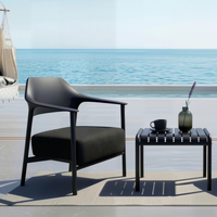 Fauteuil à accoudoirs en éponge haute densité avec pieds métalliques robustes, idéal pour l'intérieur, les salons familiaux, les pâtisseries et les espaces de conversation – Meilleure vente