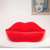 Nordic Creative Red Lip Kiss Shaped Sofa Designer Stoff für Beauty Salon Freizeit Gebogene Rezeption Wohnzimmer Warte couch