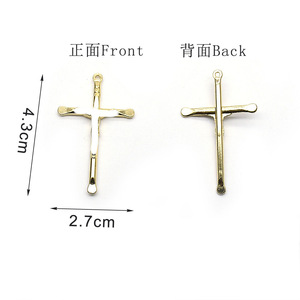 Colgante de cruz de aleación de 4.3cm x 2.7cm, chapado en oro, accesorio de joyería para bricolaje, para collares. - Product Image 1