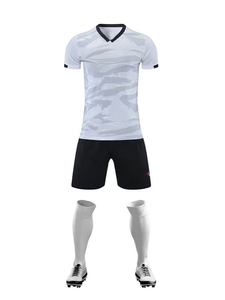26 maillots de football hautement personnalisables. Nous prenons en charge les commandes que nos concurrents n'osent pas prendre en charge. Contactez-nous pour plus d'informations. - Product Image 3