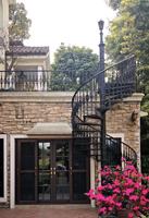 Escalier en colimaçon moderne en acier inoxydable galvanisé sur mesure avec rampe pour terrasse extérieure et maison, gain de place