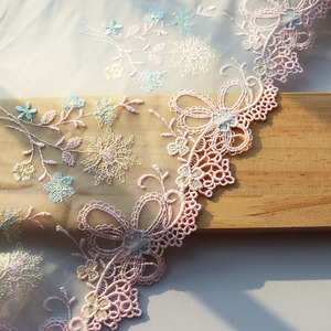 Tela de Voile Suave con Bordado de Flores Grandes en <span class=keywords><strong>Color</strong></span> <span class=keywords><strong>Rosa</strong></span>, Estilo Japonés, con Ribete de Encaje, 100% Poliéster, Soluble en Agua, 20cm de Ancho - Product Image 2